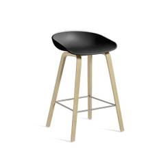 HAY AAS32 Bar Chair Low SH: 65 cm - Soaped Oak Veneer / Black / Footrest Stainless Steel FORUDBESTIL: SLUT JUNI 2024