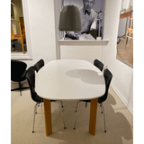 JH63 Analog™ spisebord + 4 Serie 7™ stole