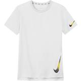 Nike Nike Wild Card BIG Kids' Boys Str 128-137 / S - Kortærmede T-shirts Polyester hos Magasin - White