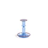 Lysestage Flare medium blå med rød kant i borosilikatglas fra HAY