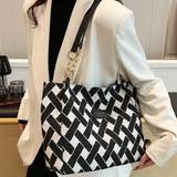 SHEIN Fashionable Large Capacity Black & White Colorblock Diamond Pattern Weaved Bag With Metallic Chain Shoulder Strap And Gold-Toned Letter Decoration, So