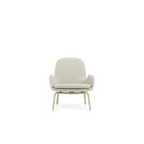 Normann Copenhagen Era Lounge Chair Low Oak SH: 40 cm - Main Line Flax / MLF20 Upminster Sand