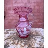 Antik vase / kande i Cranberryglas m emailledekoration i hvidt