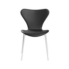 3107 stol, fuldpolstret Essential læder sort/hvidt stel af Arne Jacobsen
