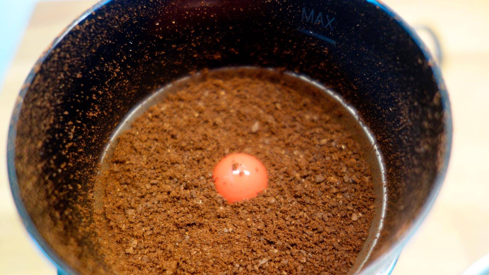 Billede af kværnet kaffe i Bodum Bistro kaffemøllen