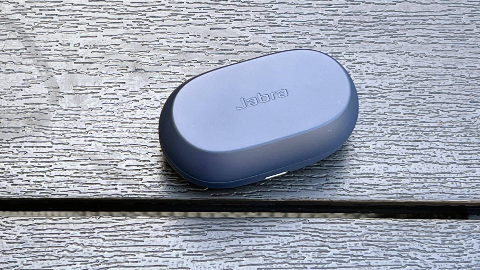 Billede fra test af in-ear høretelefoner Jabra Elite 7 Active etui med opladning
