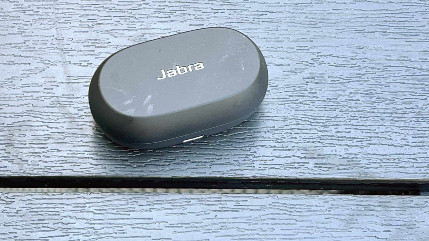 Billede fra test af in-ear høretelefoner Jabra Elite 7 Pro etui med opladning