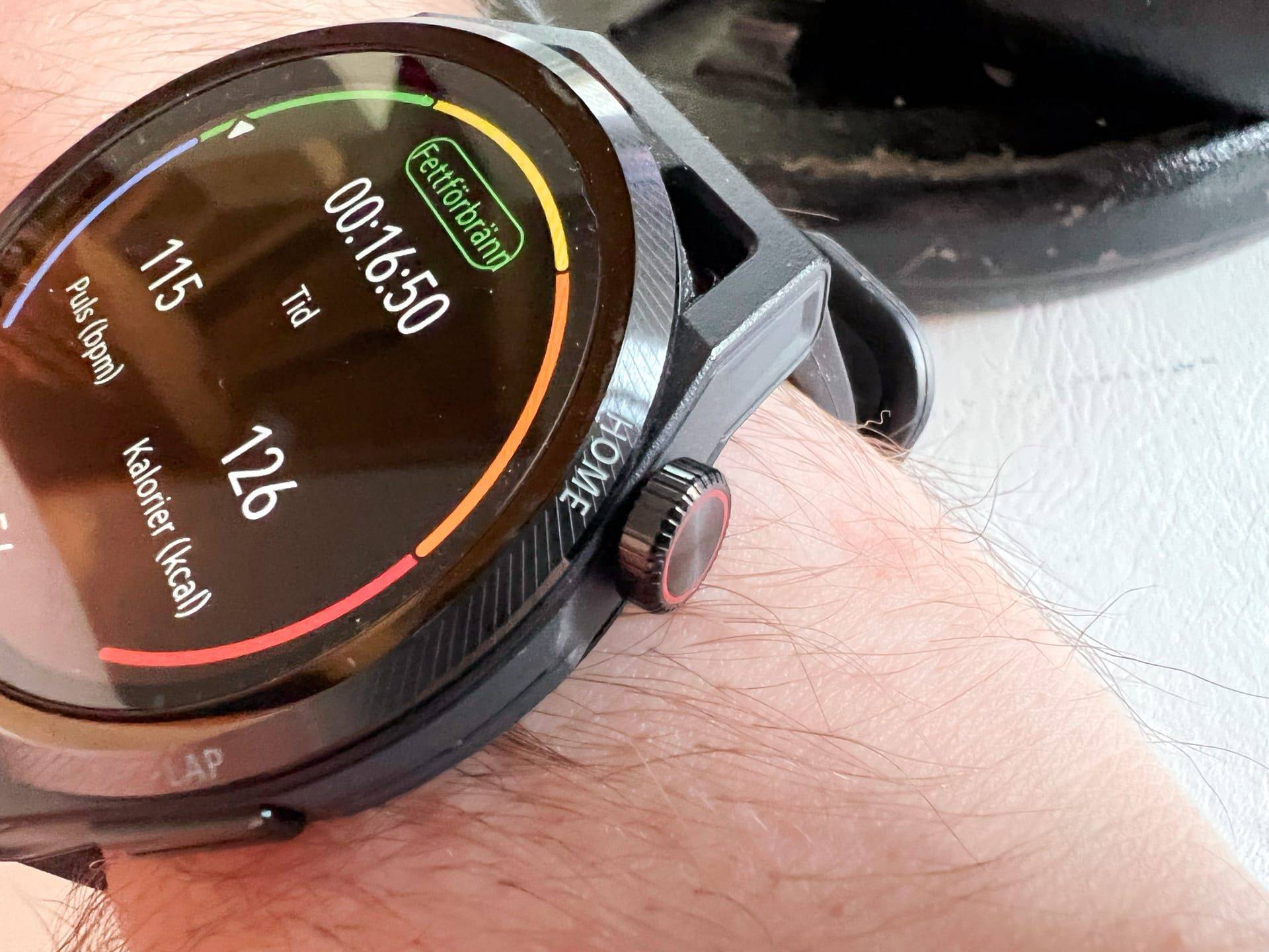 Billede fra test af pulsur Huawei Watch GT Runner knapperne