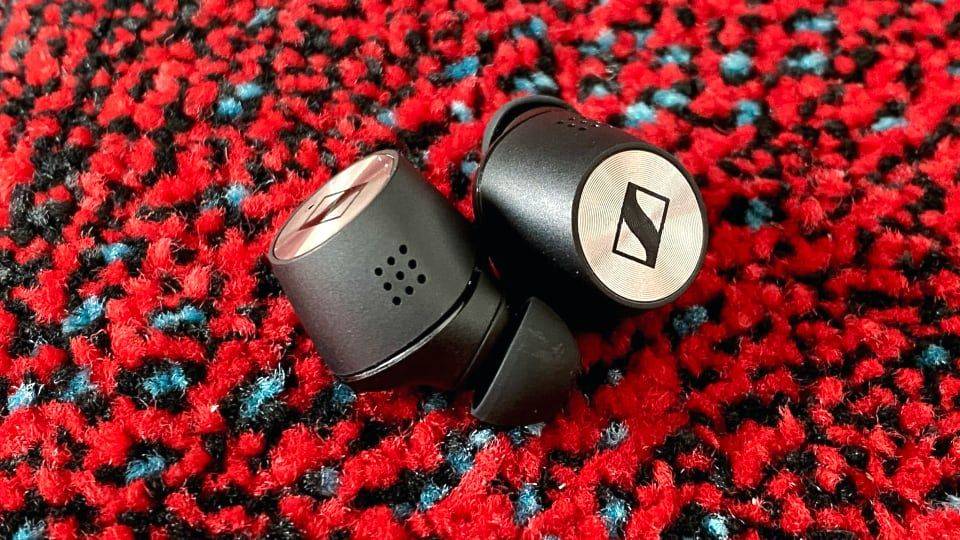 Billede fra test af in-ear høretelefoner Sennheiser momentum true wireless, de 2 høretelefoner