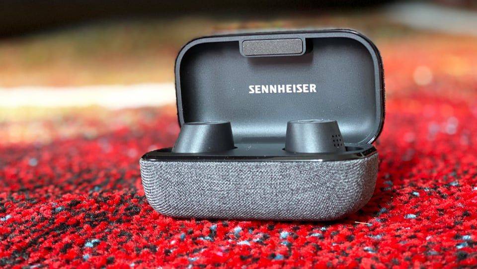 Billede fra test af in-ear høretelefoner Sennheiser momentum true wireless, åbent etui