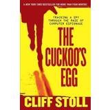 The Cuckoo's Egg: Tracking a Spy Through the Maze of Computer Espionage (Hæftet, 2005)