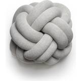 Acryl Puder Design House Stockholm Knot Komplet pyntepude White/Grey (15x30cm)