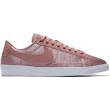 Dame - Satin Sneakers Nike Blazer Low SE W - Rust Pink/White/Rust Pink