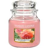 Yankee Candle Sun Drenched Apricot Rose Medium Duftlys 411g