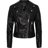 32 - Firkantet - Imiteret læder Tøj Vero Moda Coated Jacket - Black