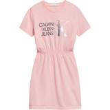Calvin Klein Kjoler Børnetøj Calvin Klein Organic Cotton Logo T-shirt Dress - Sand Rose (IG0IG00913)