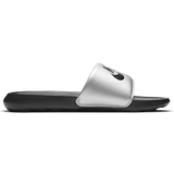 Nike 45 ⅓ Badesandaler Nike Victori One - Black/Metallic Silver