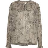 32 - Blomstrede - Dame Overdele Part Two Katarina Long Sleeved Blouse - Cement Outline Print
