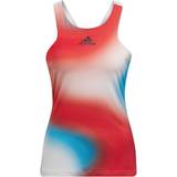 Dame - Multifarvet T-shirts & Toppe adidas Melbourne Tennis Printed Y-Tank Top Women - White/Vivid Red/Sky Rush