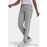 velstand Silicon sprede Adidas Essentials Fleece 3-Stripes bukser Heather • Pris »