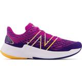 Herre - Lilla Løbesko New Balance FuelCell Prism V2 W - Blue with Magenta Pop and Vibrant Apricot