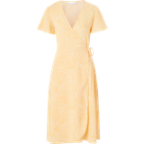 44 - Gul Kjoler Vila Omlottklänning viLovie S/S Wrap Midi Dress