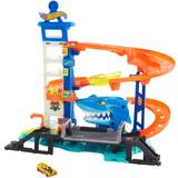 Byer - Plastlegetøj Legetøjsbil Hot Wheels City Attacking Shark Escape Track Set