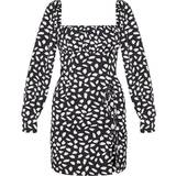 Firkantet - Lange ærmer - Sort Kjoler PrettyLittleThing Dalmatian Print Bow Detail Side Split Bodycon Dress - Black