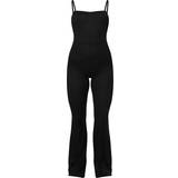 Dame - Elastan/Lycra/Spandex - Firkantet Jumpsuits & Overalls PrettyLittleThing Rib Strappy Square Neck Flared Jumpsuit - Black