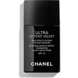 Chanel Vandfaste Basismakeup Chanel Flydende makeup foundation Ultra Le Teint Velvet Farve: B50