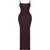 18 - Brun Kjoler PrettyLittleThing Shape Jersey Strappy Maxi Dress - Chocolate Brown