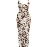 26 - 44 - Blomstrede Kjoler PrettyLittleThing Printed Plisse Cowl Neck Maxi Dress Plus Size - Brown