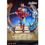 The Avengers Actionfigurer The Avengers Iron Man Mark VI 2.0 With Suit-Up Gantry Action Figur 1/6 32 cm