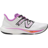 Supination Løbesko New Balance FuelCell Rebel v3 W - White/Cosmic Rose/Blacktop