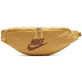 Nike Gul Tasker Nike Heritage Waist Pack in Yellow/Wheat Gold Polyester