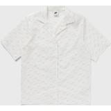 6 Skjorter Nike Everyday Modern Hvid skjorte med gennemgående logoprint HVID