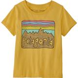 Patagonia Overdele Børnetøj Patagonia Kids Regenerative Fitz Roy Skies T-shirt Surfboard Yellow ÅR