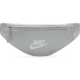 Nike Hvid Tasker Nike Equipment Fanny Pack in Light Silver/Light Silver/White Fit2Run