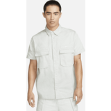 Nike Herre Skjorter Nike Men's Woven Military Short-Sleeve Button-Down Shirt in Grey, DX3340-034 Grey