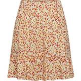 Pieces Blomstrede Nederdele Pieces Nya Mini Skirt - Cloud Dancer