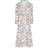14 - Skjortekrave Kjoler LTS Chain Print Wrap Midaxi Dress - White