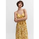 10,5 - Dame - Gul - Lange kjoler Mango Cross Back Textured Dress Kvinde Maxi Kjoler hos Magasin Yellow