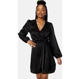 Korte kjoler - Slå om Object Collectors Item Adalina L/S Short Dress Black