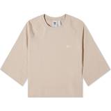 32 - Beige - Dame T-shirts & Toppe adidas Women's Premium Essential Cropped T-Shirt Wonder Taupe Wonder Taupe