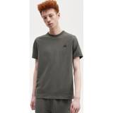 54 - Grøn T-shirts & Toppe Fred Perry M3519 Mand Kortærmede T-shirts hos Magasin Green