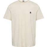 48 - Beige - Bomuld T-shirts & Toppe Tommy Hilfiger Monogram IMD TEE Mand Kortærmede T-shirts hos Magasin Calico