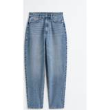 H&M Blå Tøj H&M Mom Loose Fit Ultra High Jeans Denimblå jeans. Farve: Denim blue 002 størrelse