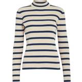 Minus Stribede Tøj Minus Maluma High Neck Knit Pullover Kvinde Sweaters hos Magasin Blue Depths Striped