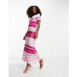 Morgan Pink Tøj Morgan Strikket midikjole med kontrastende detaljer pink chevron-mønster-Lyserød