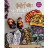 Harry Potter: Knitting Magic: More Patterns from Hogwarts and Beyond: An Official Harry Potter Knitting Book (Harry Potter Craft Books, Knitting Books (Indbundet, 2021)